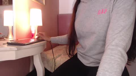 Snapshot of pearl_3 chatting on December 12, 2024, 9:04 pm Pearl online show from December 12, 2024, 9:04 pm