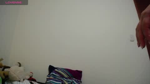 Snapshot of pearl_3 chatting on February 25, 2025, 3:52 am Pearl online show from February 25, 2025, 3:52 am