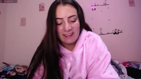 Snapshot of pearl_3 chatting on October 15, 2025, 4:12 am Pearl online show from October 15, 2025, 4:12 am