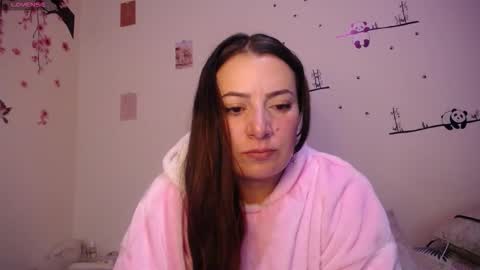 Snapshot of pearl_3 chatting on November 27, 2025, 4:25 am Pearl online show from November 27, 2025, 4:25 am