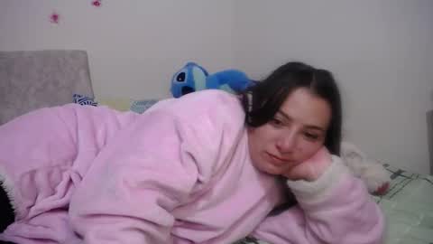 Snapshot of pearl_3 chatting on February 12, 2026, 4:18 am Pearl online show from February 12, 2026, 4:18 am