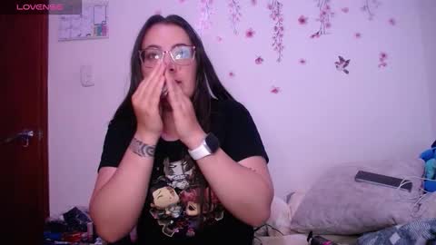 Snapshot of pearl_3 chatting on March 6, 2026, 5:04 am Pearl online show from March 6, 2026, 5:04 am