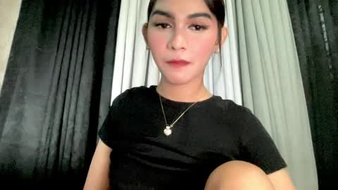 Snapshot of pearlmoore chatting on December 17, 2025, 4:02 pm Pearl online show from December 17, 2025, 4:02 pm