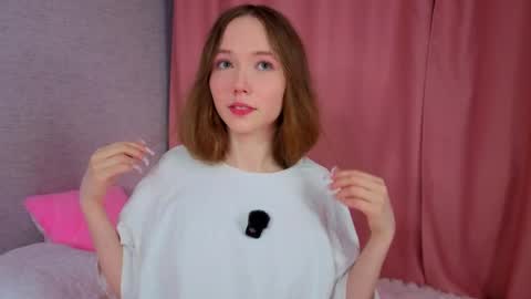 pearly_peach_ online show from April 23, 2026, 6:10 pm