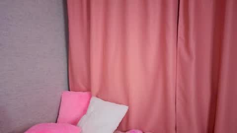 pearly_peach_ online show from April 25, 2026, 6:05 pm