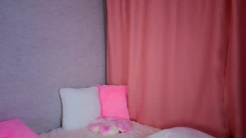pearly_peach_ online show from April 30, 2026, 6:14 pm