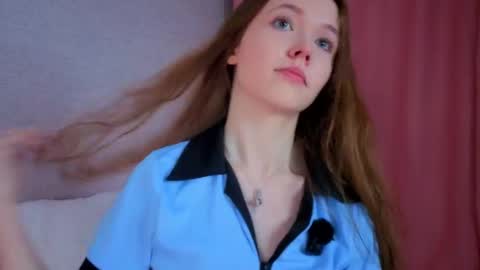 pearly_peach_ online show from May 4, 2026, 6:04 pm