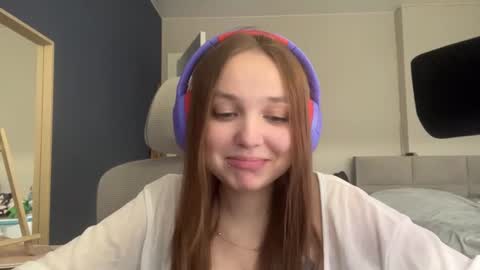 Luna Vale online show from June 14, 2026, 1:24 pm