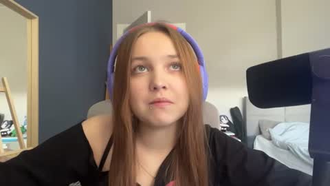 Luna Vale online show from June 16, 2026, 1:58 pm