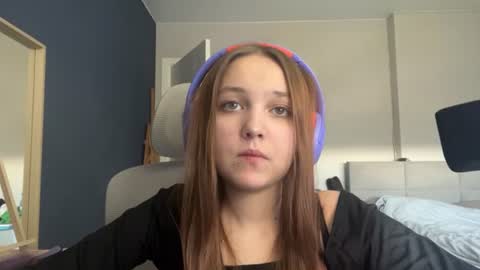 Luna Vale online show from June 18, 2026, 2:43 pm