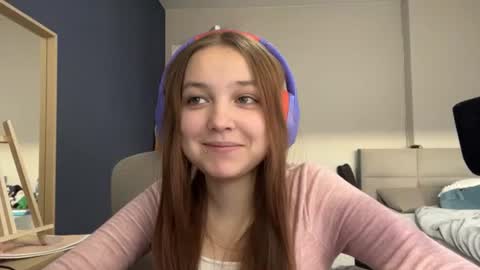 Luna Vale online show from June 19, 2026, 2:43 pm
