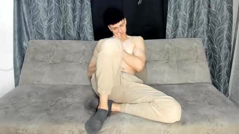 Snapshot of pelusos_mens chatting on November 24, 2025, 7:24 pm CAIN-19 ALLEN-18 RONALD-18 AUSTIN-18 MOD DANTE online show from November 24, 2025, 7:24 pm