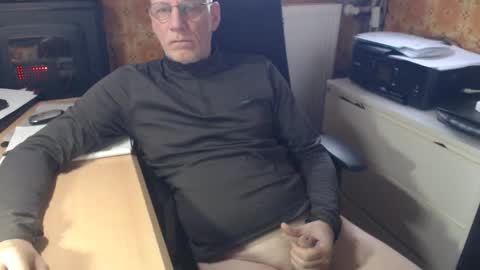 Pemue65 online show from November 18, 2025, 8:08 am