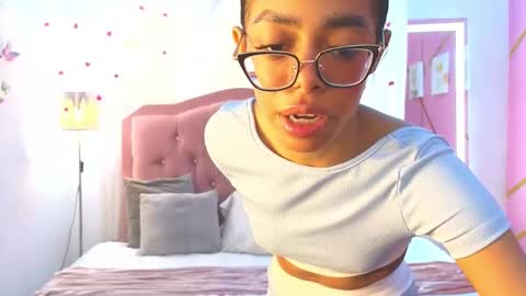 Snapshot of peneelopeecute chatting on February 4, 2026, 9:20 pm peneelopeecute online show from February 4, 2026, 9:20 pm