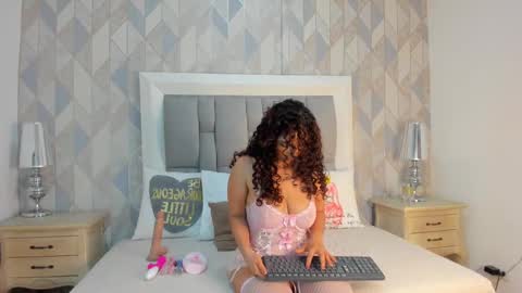 Snapshot of penelope_cox chatting on September 25, 2025, 4:05 am Penelope online show from September 25, 2025, 4:05 am