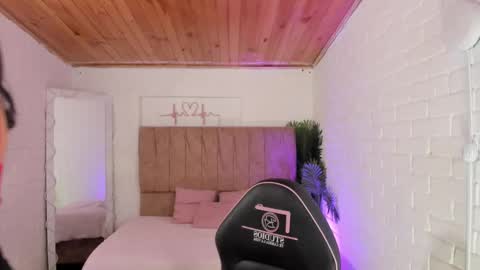 penelope online show from September 21, 2025, 3:19 am