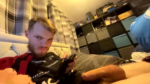 Penguin online show from October 16, 2025, 8:32 pm