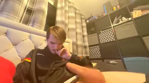 Snapshot of penguin666778 chatting on February 19, 2026, 10:17 pm Penguin online show from February 19, 2026, 10:17 pm