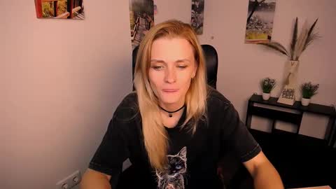 Snapshot of peppymia chatting on September 9, 2025, 6:35 am Mia online show from September 9, 2025, 6:35 am