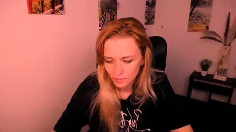 Snapshot of peppymia chatting on September 13, 2025, 6:24 am Mia online show from September 13, 2025, 6:24 am