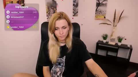 Snapshot of peppymia chatting on September 22, 2025, 7:54 am Mia online show from September 22, 2025, 7:54 am