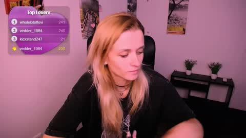 Snapshot of peppymia chatting on September 26, 2025, 6:17 am Mia online show from September 26, 2025, 6:17 am