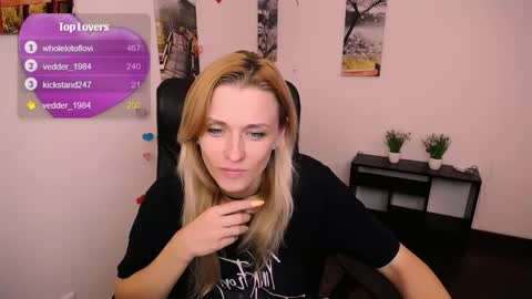 Snapshot of peppymia chatting on September 30, 2025, 7:13 am Mia online show from September 30, 2025, 7:13 am