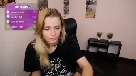 Snapshot of peppymia chatting on September 30, 2025, 8:36 pm Mia online show from September 30, 2025, 8:36 pm