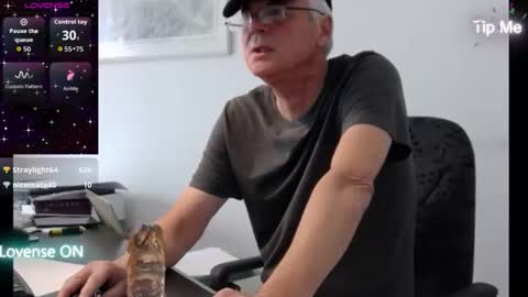 Snapshot of perdill chatting on November 25, 2025, 12:16 pm Mr Pondaro online show from November 25, 2025, 12:16 pm