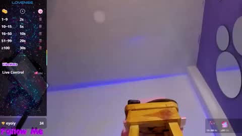 Perla online show from October 13, 2025, 5:13 pm