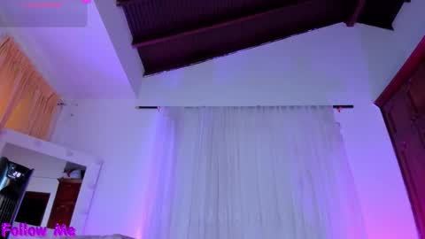 Perla online show from February 2, 2026, 10:30 pm