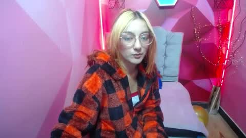 PERLA RED online show from January 16, 2025, 12:20 pm
