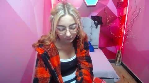 PERLA RED online show from January 17, 2025, 11:59 am