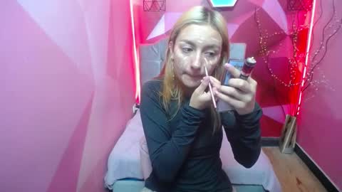 PERLA RED online show from January 24, 2025, 12:20 pm