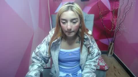 PERLA RED online show from February 1, 2025, 12:05 pm