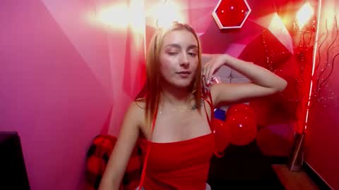 PERLA RED online show from February 14, 2025, 2:54 pm