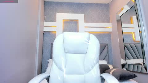 Snapshot of perlaevansx chatting on December 19, 2024, 8:23 am PERLA online show from December 19, 2024, 8:23 am