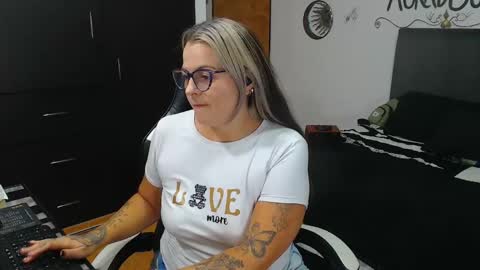 Snapshot of perlagoloza05 chatting on October 27, 2025, 3:21 am goloza online show from October 27, 2025, 3:21 am