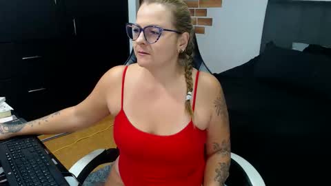 Snapshot of perlagoloza05 chatting on November 24, 2025, 2:33 am goloza online show from November 24, 2025, 2:33 am