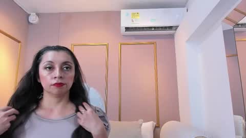 PerlaPreciosa online show from February 23, 2025, 3:35 am