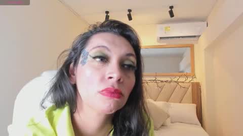 PerlaPreciosa online show from March 18, 2026, 4:04 am