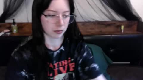 Snapshot of persephones_garden chatting on November 19, 2025, 9:20 am Persephone online show from November 19, 2025, 9:20 am