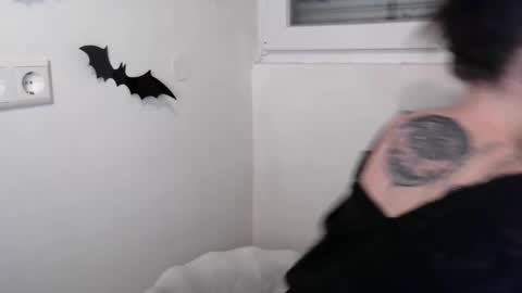 Snapshot of persephones_garden chatting on December 3, 2025, 8:23 am Persephone online show from December 3, 2025, 8:23 am