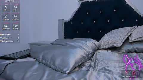 Snapshot of pervert_pantyhose chatting on December 17, 2024, 12:45 am Kimberly online show from December 17, 2024, 12:45 am