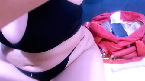  Nicole   online show from October 31, 2025, 6:20 pm