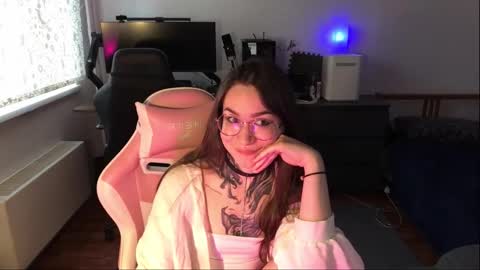 Snapshot of petal_dust_ chatting on March 26, 2026, 2:44 pm petal_dust_ online show from March 26, 2026, 2:44 pm