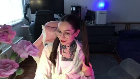 Snapshot of petal_dust_ chatting on April 8, 2026, 1:33 pm petal_dust_ online show from April 8, 2026, 1:33 pm