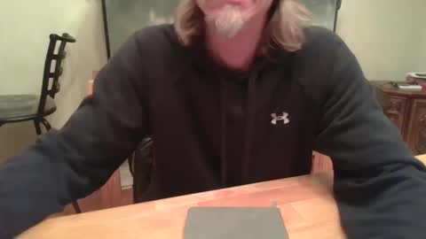 Snapshot of petefaquino chatting on January 20, 2025, 3:48 am pete online show from January 20, 2025, 3:48 am