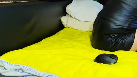 peter196888 online show from October 25, 2025, 7:52 pm