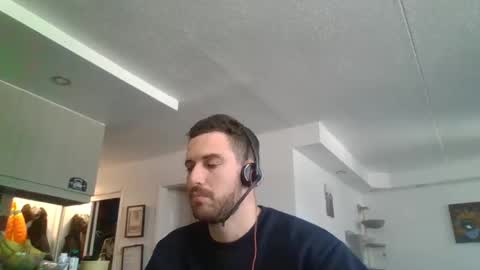 Snapshot of peterskinny24 chatting on December 6, 2024, 3:00 pm ttps VF8L9ABFMref wl share online show from December 6, 2024, 3:00 pm